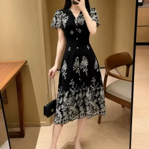 Đầm cổ tim tay ngắn thêu hoa DA0685