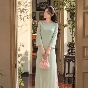 Áo dài suông Thanh Ngân bi to viền cổ hồng